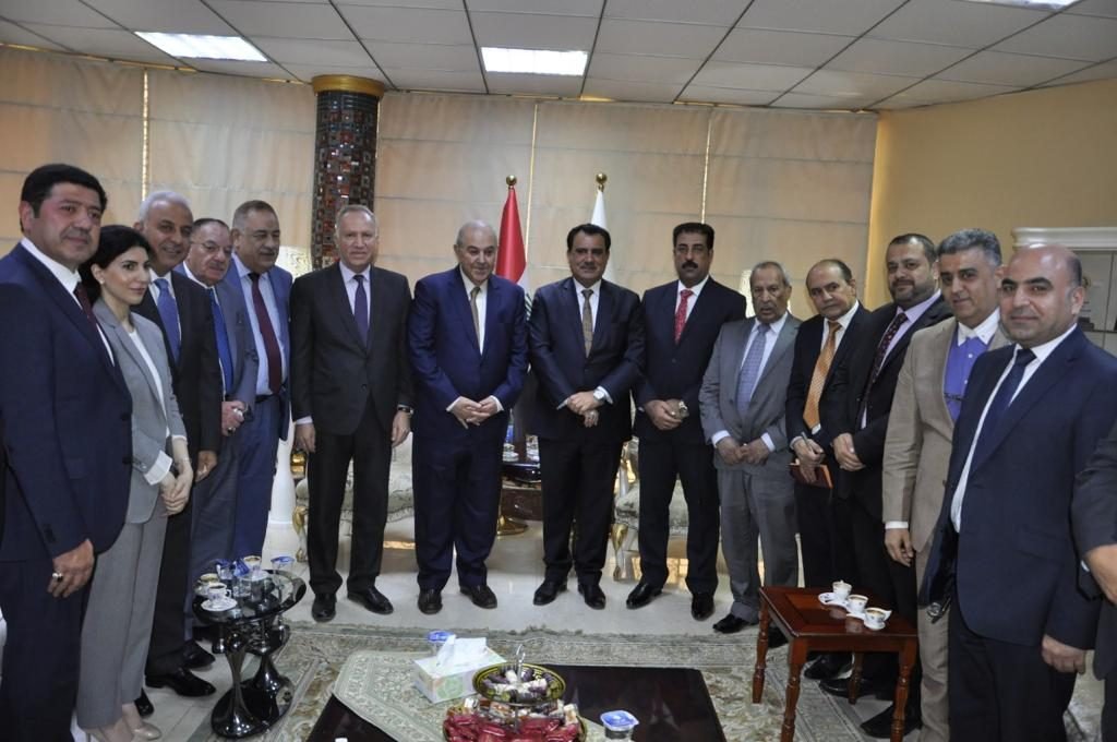 لبحث اليات التعاون والتنسيق حول دعم القطاع الخاص والاتفاق على تشكيل غرفة مشتركة مابين القطاعين الزهيري يستقبل الدكتور اياد علاوي